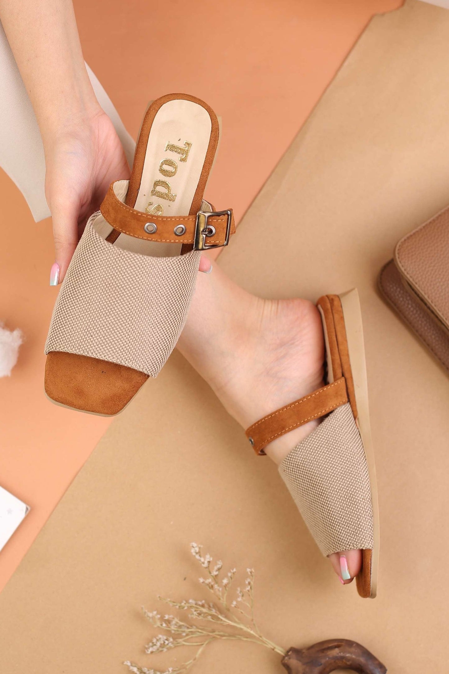 Comfortable woven sandals
