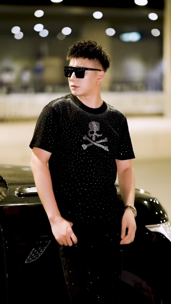 Skull print rhinestone T-shirt