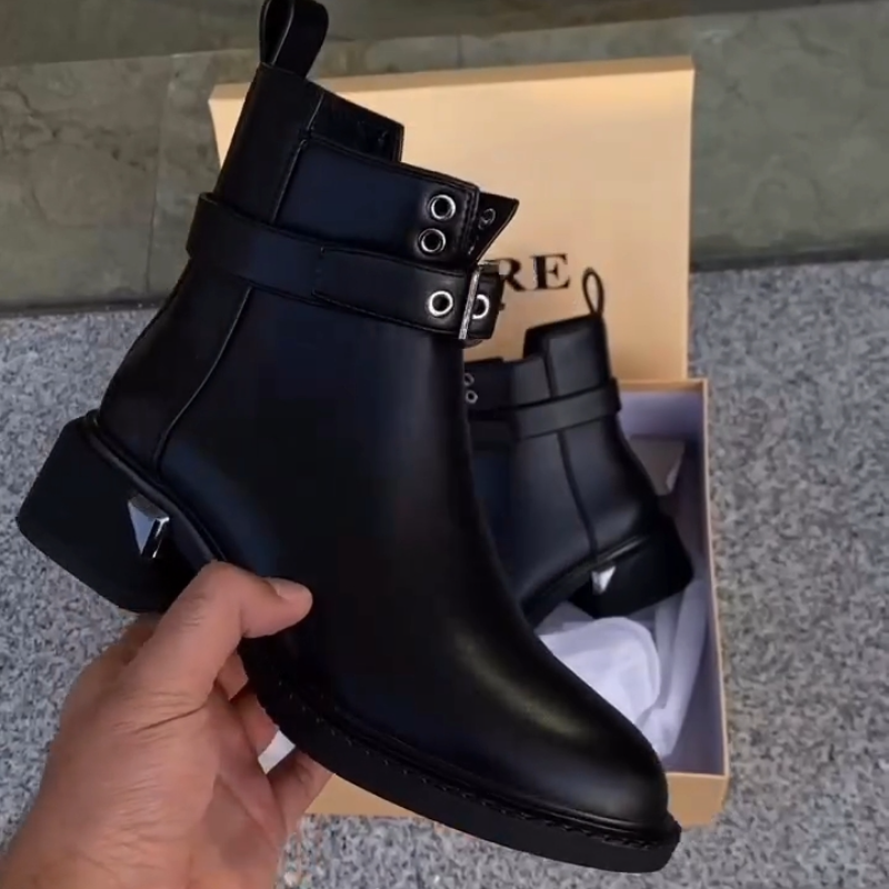 Women's Flat-heeled Zip-up Ankle Boots