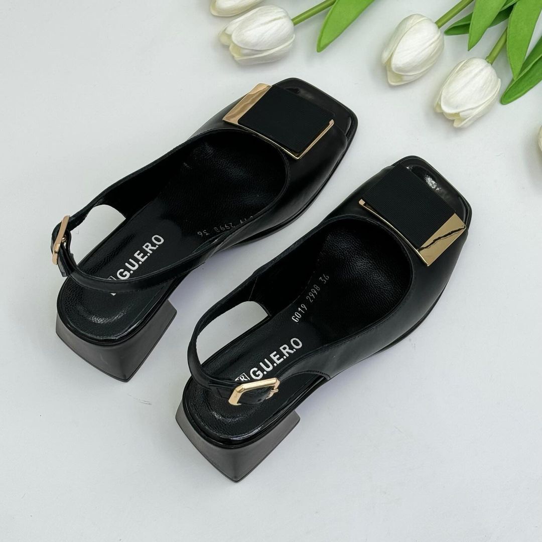 Lightweight and comfortable leather sandals