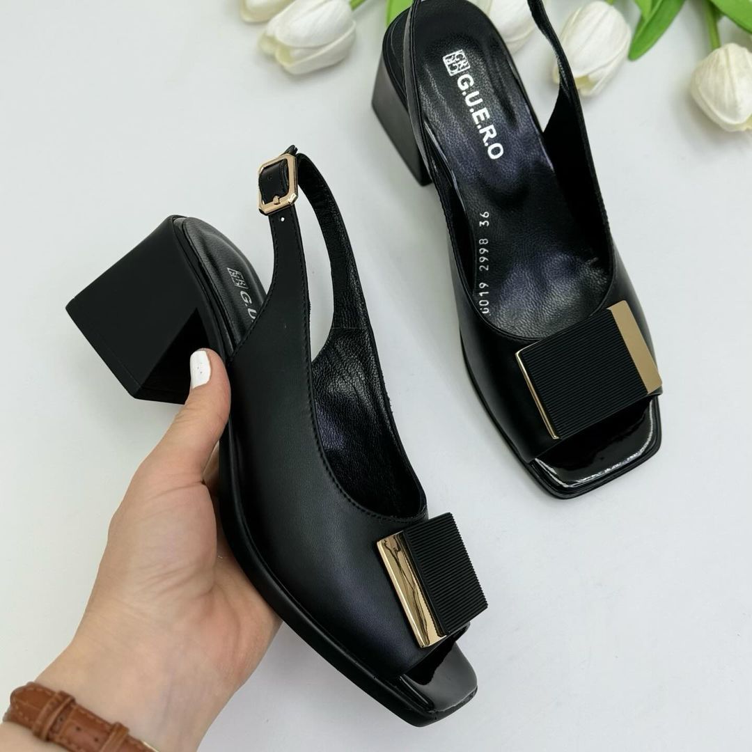 Lightweight and comfortable leather sandals