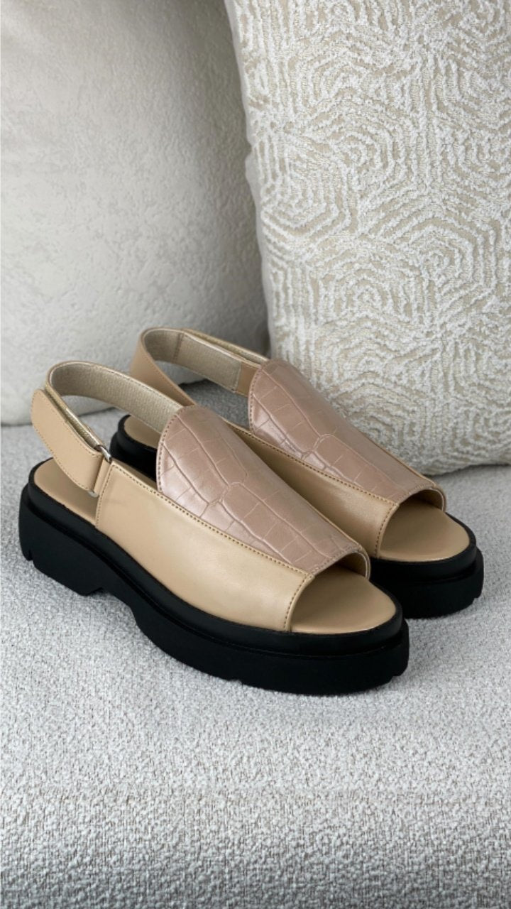 Fashion leather sandals