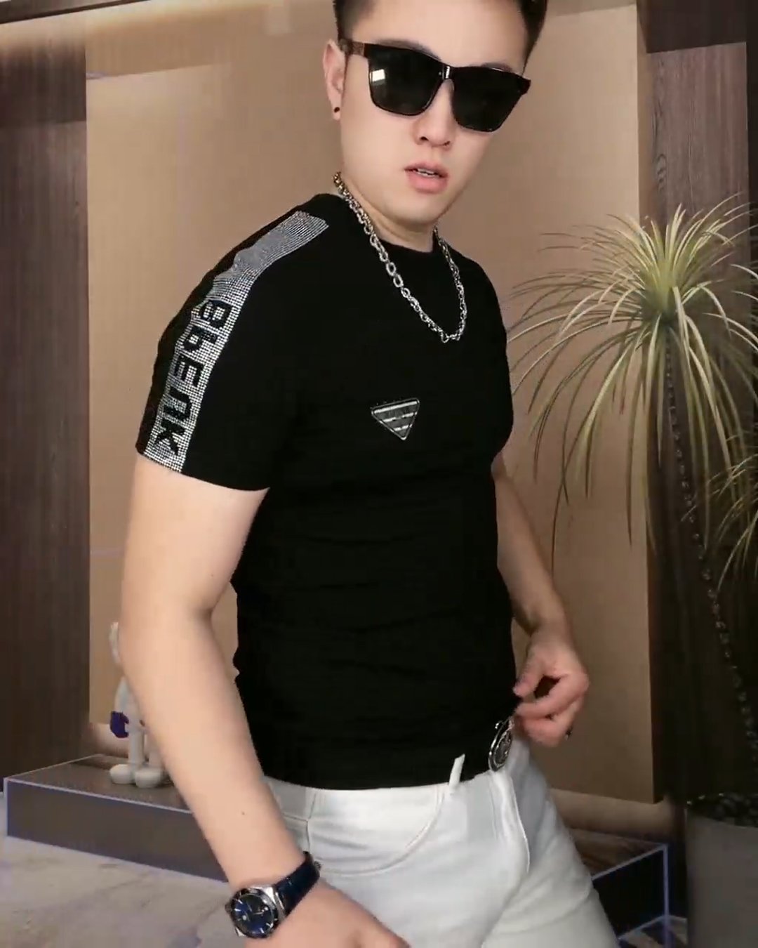 Silver-edged slim fit perm and rhinestone stretch cool ice silk T-shirt
