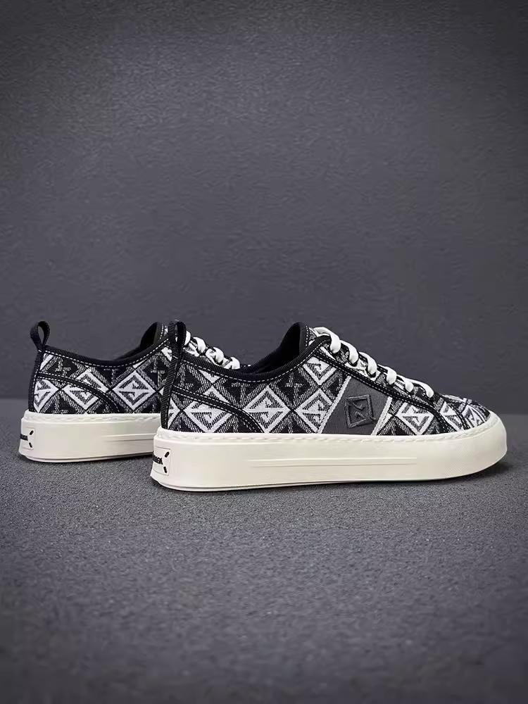 Summer new men's shoes fashion breathable embroidered soft bottom shoes