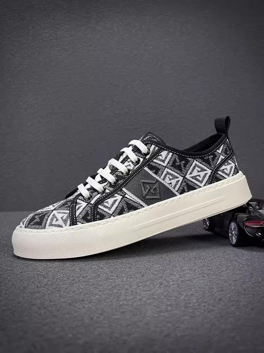 Summer new men's shoes fashion breathable embroidered soft bottom shoes