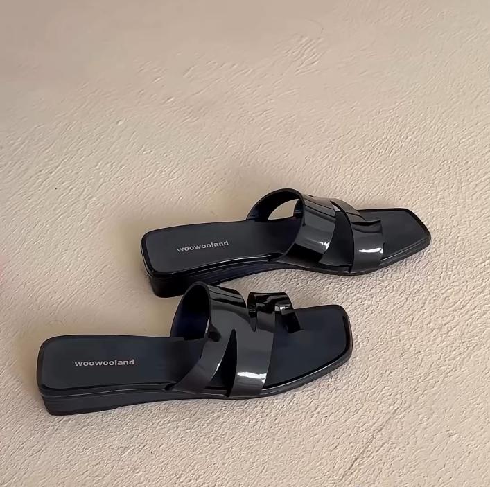 Non-slip and wear-resistant women's sandals