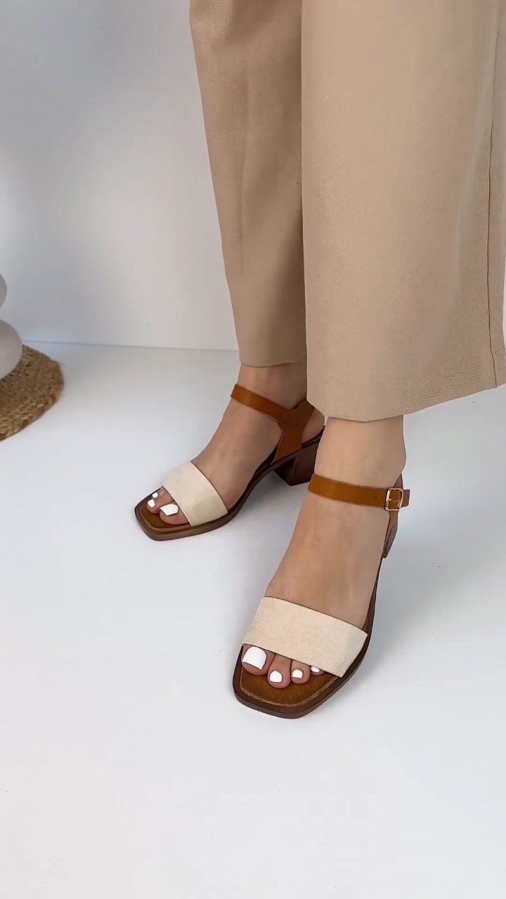 New Women's Casual Ankle Strap Sandals with Chunky Heels