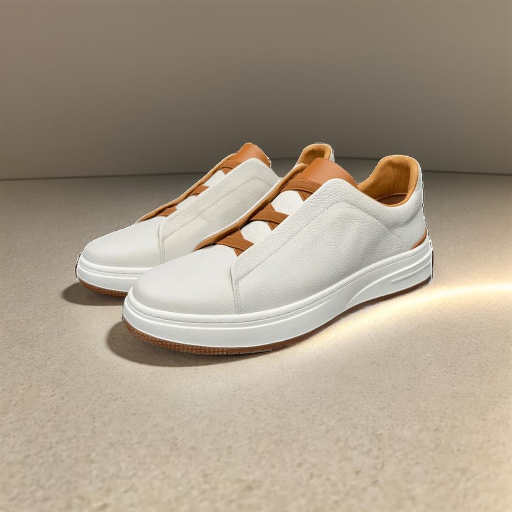 Sports and comfortable low-top sneakers